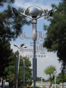 پایه چراغ پارکی نصب شده در محوطه