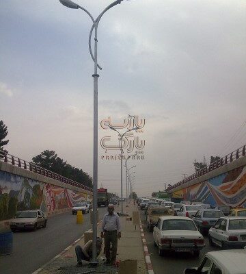 پایه چراغ نصب شده